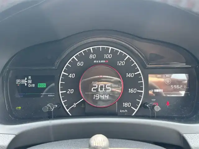 日産 ノート e－パワー ニスモ 静岡県 2017(平29)年 6万km 白 ユーザー買取車両/純正SD（MJ116D-W）/　【BT/地デジTV】/純正16インチAW/バックカメラ/レーンキープアシスト/衝突軽減システム/横滑り防止/車両接近通報装置/プッシュスタート/ETC