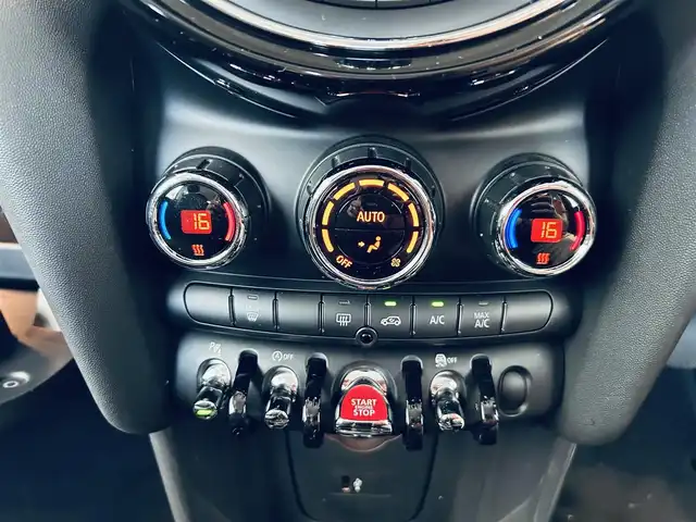 ＭＩＮＩ ミニ クーパー 大阪府 2019(平31)年 4万km 緑 ペッパーP/インテリジェントセーフティ/純正ナビ/バックカメラ/純正15インチAW/クリアランスソナー/ETC/ドラレコ