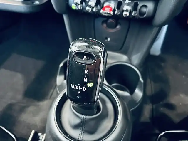 ＭＩＮＩ ミニ クーパー 大阪府 2019(平31)年 4万km 緑 ペッパーP/インテリジェントセーフティ/純正ナビ/バックカメラ/純正15インチAW/クリアランスソナー/ETC/ドラレコ