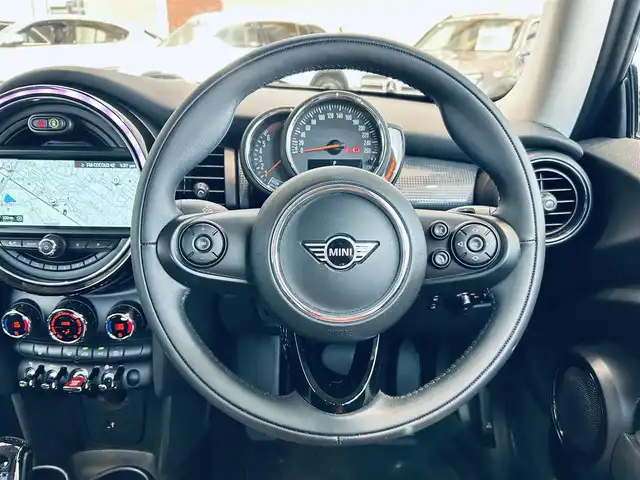 ＭＩＮＩ ミニ クーパー 大阪府 2019(平31)年 4万km 緑 ペッパーP/インテリジェントセーフティ/純正ナビ/バックカメラ/純正15インチAW/クリアランスソナー/ETC/ドラレコ
