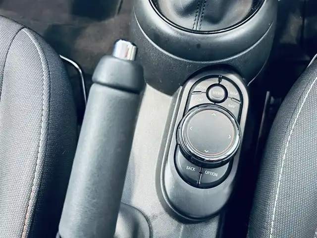 ＭＩＮＩ ミニ クーパー 大阪府 2019(平31)年 4万km 緑 ペッパーP/インテリジェントセーフティ/純正ナビ/バックカメラ/純正15インチAW/クリアランスソナー/ETC/ドラレコ