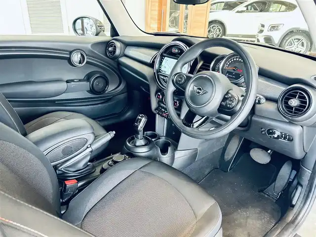 ＭＩＮＩ ミニ クーパー 大阪府 2019(平31)年 4万km 緑 ペッパーP/インテリジェントセーフティ/純正ナビ/バックカメラ/純正15インチAW/クリアランスソナー/ETC/ドラレコ