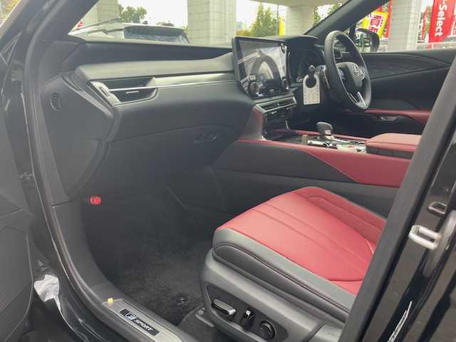 レクサス ＲＸ 350 Fスポーツ 大阪府 2025(令7)年 0.2万km グラファイトブラックガラスフレーク /禁煙ワンオーナー//パノラマルーフ//純ナビ付き14インチタッチディスプレーオーディオ//前席パワーシート/シートヒーター/ベンチレーション//オレッジキャリパー//パワーバックドア//ビルトインETC//レーダークルーズコントロール//レーンディパーチャーアラート//レーントレーシングアシスト//レーンチェンジアシスト//ロードサインアシスト//パノラマルーフ//純正21AW