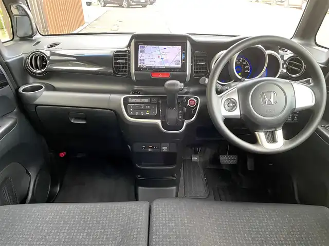 ホンダ Ｎ ＢＯＸ カスタム G Lパッケージ 新潟県 2016(平28)年 6.3万km スマートブラック (株)IDOMが運営する【じしゃロン新潟店】の自社ローン専用車両になります。/こちらは現金またはオートローンご利用時の価格です。自社ローンご希望の方は別途その旨お申付け下さい/純正ナビ/CD/DVD視聴可能/フルセグTV視聴可能（走行中視聴可能）/Bluetooth接続可能/バックカメラ/ETC/ドライブレコーダー（前後）/両側パワースライドドア/衝突被害軽減システム/純正フロアマット/プッシュスタート/横滑り防止装置/ウィンカーミラー/フォグランプ/スマートキー/スペアキー×１