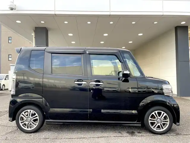 ホンダ Ｎ ＢＯＸ カスタム G Lパッケージ 新潟県 2016(平28)年 6.3万km スマートブラック (株)IDOMが運営する【じしゃロン新潟店】の自社ローン専用車両になります。/こちらは現金またはオートローンご利用時の価格です。自社ローンご希望の方は別途その旨お申付け下さい/純正ナビ/CD/DVD視聴可能/フルセグTV視聴可能（走行中視聴可能）/Bluetooth接続可能/バックカメラ/ETC/ドライブレコーダー（前後）/両側パワースライドドア/衝突被害軽減システム/純正フロアマット/プッシュスタート/横滑り防止装置/ウィンカーミラー/フォグランプ/スマートキー/スペアキー×１