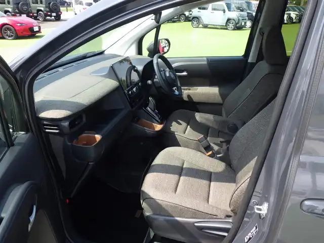 トヨタ シエンタ ハイブリッド Z 千葉県 2024(令6)年 0.8万km ダークグレー Toyota Safety Sense/・プリクラッシュセーフティ/・レーンディパーチャーアラート/・オートハイビーム/・レーダークルーズコントロール/・ブラインドスポットモニタリング/両側パワースライドドア/10.5インチ純正コネクティッドナビ/地デジTV/【Bluetooth接続】/【Apple CarPlay　Android Auto】/パノラミックビューモニター/前席シートヒーター/ドライブレコーダー/革巻きステアリング/ステアリングヒーター/ステアリングスイッチ/ETC（2.0）/LEDヘッドライト/ウインカーミラー/クリアランスソナー/サイド/カーテンエアバッグ/スマートキー