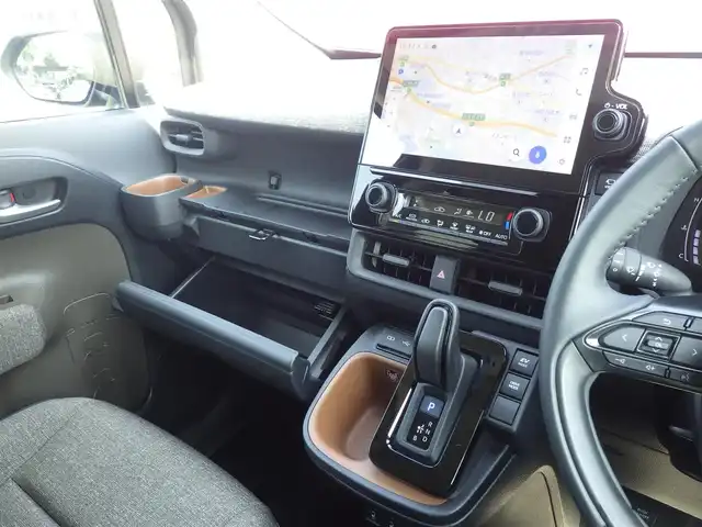 トヨタ シエンタ ハイブリッド Z 千葉県 2024(令6)年 0.8万km ダークグレー Toyota Safety Sense/・プリクラッシュセーフティ/・レーンディパーチャーアラート/・オートハイビーム/・レーダークルーズコントロール/・ブラインドスポットモニタリング/両側パワースライドドア/10.5インチ純正コネクティッドナビ/地デジTV/【Bluetooth接続】/【Apple CarPlay　Android Auto】/パノラミックビューモニター/前席シートヒーター/ドライブレコーダー/革巻きステアリング/ステアリングヒーター/ステアリングスイッチ/ETC（2.0）/LEDヘッドライト/ウインカーミラー/クリアランスソナー/サイド/カーテンエアバッグ/スマートキー