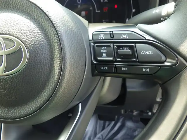 トヨタ シエンタ ハイブリッド Z 千葉県 2024(令6)年 0.8万km ダークグレー Toyota Safety Sense/・プリクラッシュセーフティ/・レーンディパーチャーアラート/・オートハイビーム/・レーダークルーズコントロール/・ブラインドスポットモニタリング/両側パワースライドドア/10.5インチ純正コネクティッドナビ/地デジTV/【Bluetooth接続】/【Apple CarPlay　Android Auto】/パノラミックビューモニター/前席シートヒーター/ドライブレコーダー/革巻きステアリング/ステアリングヒーター/ステアリングスイッチ/ETC（2.0）/LEDヘッドライト/ウインカーミラー/クリアランスソナー/サイド/カーテンエアバッグ/スマートキー