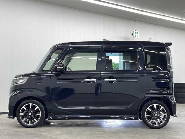 スズキ スペーシア カスタム HYBRID XS 長崎県 2018(平30)年 4.6万km ブルーイッシュブラックパール3 社外７インチナビ(CN-RA04WD)/（フルセグ/CD/DVD/Bluetooth）/バックカメラ/両側パワースライドドア/横滑り防止装置/LEDヘッドライト/純正15インチアルミホイール/運転席シートヒーター/シートバックテーブル/リアサンシェード/黒革ハンドル/純正フロアマット/純正バイザー/電格ウィンカーミラー/フォグライト/オートライト/保証書/取扱説明書