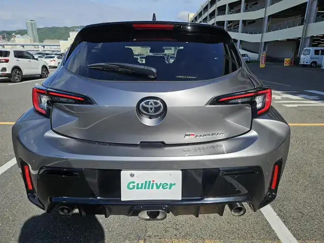 トヨタ ＧＲカローラ RZ 愛媛県 2023(令5)年 2.3万km グレー 〇４WD/〇純正10.5インチディスプレイオーディオプラス/〇フルセグTV/〇バックカメラ/〇ビルトインETC2.0/〇レーダークルーズコントロール/〇コーナーセンサー/〇セーフティセンス/〇オートマチックハイビーム/〇ターボ/〇LEDヘッドランプ/〇LEDフロントフォグランプ/〇左右独立温度調整オートエアコン/〇革巻きステアリングホイール/〇革巻きシフトノブ/〇レッドステッチ入合皮/ブランノーブコンビプレミアムスポーツシート/〇純正18インチアルミホイール/〇純正カーボンファイバールーフ/〇スマートエントリー/スタートシステム/〇禁煙車