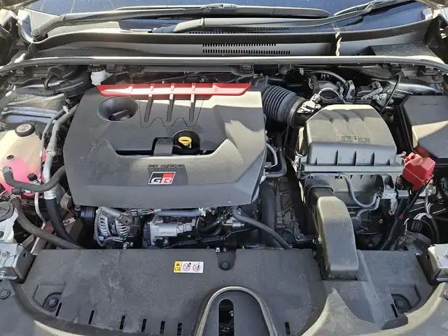 トヨタ ＧＲカローラ RZ 愛媛県 2023(令5)年 2.3万km グレー 〇４WD/〇純正10.5インチディスプレイオーディオプラス/〇フルセグTV/〇バックカメラ/〇ビルトインETC2.0/〇レーダークルーズコントロール/〇コーナーセンサー/〇セーフティセンス/〇オートマチックハイビーム/〇ターボ/〇LEDヘッドランプ/〇LEDフロントフォグランプ/〇左右独立温度調整オートエアコン/〇革巻きステアリングホイール/〇革巻きシフトノブ/〇レッドステッチ入合皮/ブランノーブコンビプレミアムスポーツシート/〇純正18インチアルミホイール/〇純正カーボンファイバールーフ/〇スマートエントリー/スタートシステム/〇禁煙車