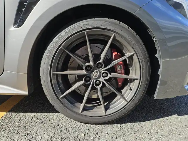 トヨタ ＧＲカローラ RZ 愛媛県 2023(令5)年 2.3万km グレー 〇４WD/〇純正10.5インチディスプレイオーディオプラス/〇フルセグTV/〇バックカメラ/〇ビルトインETC2.0/〇レーダークルーズコントロール/〇コーナーセンサー/〇セーフティセンス/〇オートマチックハイビーム/〇ターボ/〇LEDヘッドランプ/〇LEDフロントフォグランプ/〇左右独立温度調整オートエアコン/〇革巻きステアリングホイール/〇革巻きシフトノブ/〇レッドステッチ入合皮/ブランノーブコンビプレミアムスポーツシート/〇純正18インチアルミホイール/〇純正カーボンファイバールーフ/〇スマートエントリー/スタートシステム/〇禁煙車