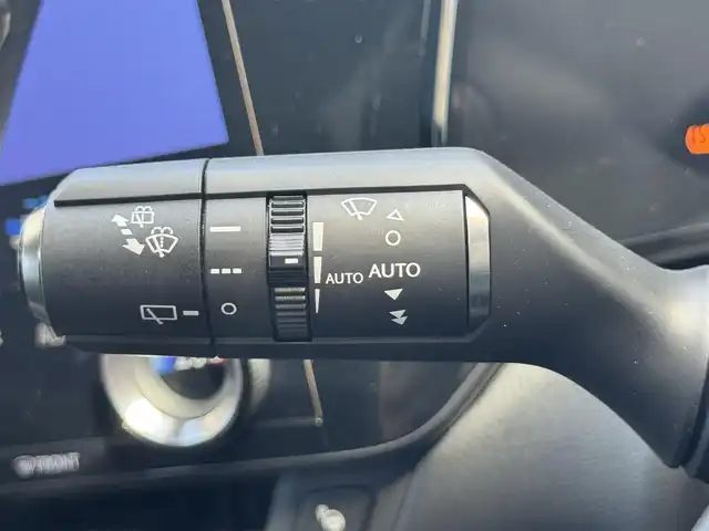 レクサス ＮＸ 350h Fスポーツ 滋賀県 2023(令5)年 2.7万km グラファイトブラックガラスフレーク 純正14インチナビ/【Bluetooth/USB/フルセグTV】/サンルーフ/黒レザーシート/全方位カメラ/レーダークルーズコントロール/レーントレーシングアシスト/ブラインドスポットモニター/クリアランスソナー/プリクラッシュセーフティ/三眼LEDヘッドライト/オートマチックハイビーム/デジタルインナーミラー/パーキングアシスト/ヘッドアップディスプレイ/ビルトインETC2.0/前後ドライブレコーダー/D/Nパワーシート/D/Nシートヒーター/D/Nシートベンチレーション/ステアリングヒーター/パワーバックドア/パドルシフト/ワイヤレス充電/プッシュスタート/スマートキー/ステアリングリモコン