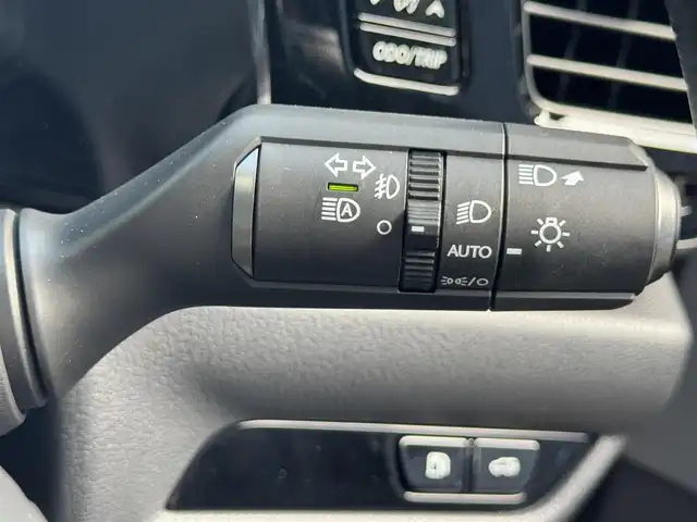 レクサス ＮＸ 350h Fスポーツ 滋賀県 2023(令5)年 2.7万km グラファイトブラックガラスフレーク 純正14インチナビ/【Bluetooth/USB/フルセグTV】/サンルーフ/黒レザーシート/全方位カメラ/レーダークルーズコントロール/レーントレーシングアシスト/ブラインドスポットモニター/クリアランスソナー/プリクラッシュセーフティ/三眼LEDヘッドライト/オートマチックハイビーム/デジタルインナーミラー/パーキングアシスト/ヘッドアップディスプレイ/ビルトインETC2.0/前後ドライブレコーダー/D/Nパワーシート/D/Nシートヒーター/D/Nシートベンチレーション/ステアリングヒーター/パワーバックドア/パドルシフト/ワイヤレス充電/プッシュスタート/スマートキー/ステアリングリモコン