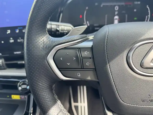 レクサス ＮＸ 350h Fスポーツ 滋賀県 2023(令5)年 2.7万km グラファイトブラックガラスフレーク 純正14インチナビ/【Bluetooth/USB/フルセグTV】/サンルーフ/黒レザーシート/全方位カメラ/レーダークルーズコントロール/レーントレーシングアシスト/ブラインドスポットモニター/クリアランスソナー/プリクラッシュセーフティ/三眼LEDヘッドライト/オートマチックハイビーム/デジタルインナーミラー/パーキングアシスト/ヘッドアップディスプレイ/ビルトインETC2.0/前後ドライブレコーダー/D/Nパワーシート/D/Nシートヒーター/D/Nシートベンチレーション/ステアリングヒーター/パワーバックドア/パドルシフト/ワイヤレス充電/プッシュスタート/スマートキー/ステアリングリモコン