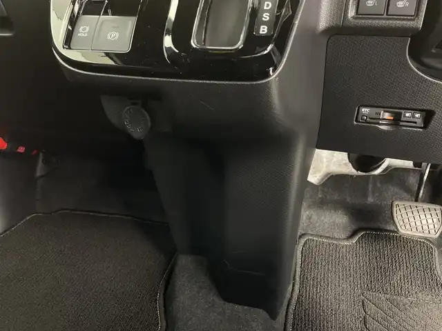 ダイハツ タント カスタム RS 鹿児島県 2022(令4)年 1.8万km シャイニングホワイトパール 純正9型ナビ/（Bluetooth/フルセグ/CD/DVD）/アダプティブクルーズコントロール/パノラミックビューモニター/ドアバイザー/ハーフレザー/シートヒーター/ハーフレザー/両側パワースライドドア/LEDヘッドライト/電子パーキング　/ブレーキホールド/AAC/純正15インチアルミホイール/シートバックテーブル/リアサンシェード