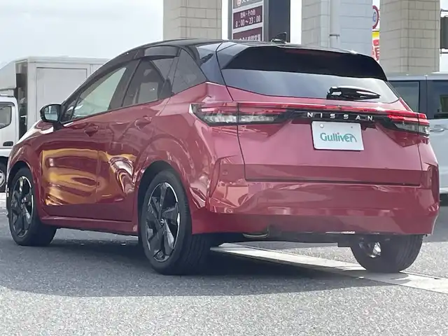 日産 オーラ G レザーエディション 岡山県 2021(令3)年 1.5万km ガーネットレッド/スーパーブラック 2トーン 登録時走行距離14994km/BOSEプレミアムサウンド/置くだけ充電/純正ディスプレイオーディオ/(AM/FM/BT/TV)/エマージェンシーブレーキ/レーンキープアシスト/BSM/クルーズコントロール/オートマチックハイビーム/ビルトインETC2.0/全方位カメラ/ドライブレコーダー/LEDヘッドライト/スペアキー/純正17インチアルミホイール/レザーシート
