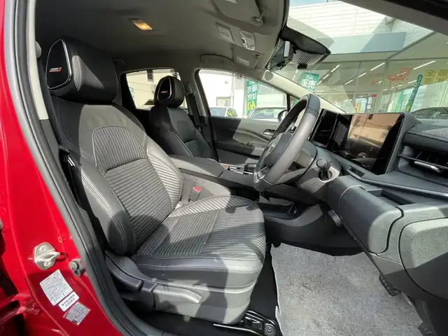 日産 オーラ G レザーエディション 岡山県 2021(令3)年 1.5万km ガーネットレッド/スーパーブラック 2トーン 登録時走行距離14994km/BOSEプレミアムサウンド/置くだけ充電/純正ディスプレイオーディオ/(AM/FM/BT/TV)/エマージェンシーブレーキ/レーンキープアシスト/BSM/クルーズコントロール/オートマチックハイビーム/ビルトインETC2.0/全方位カメラ/ドライブレコーダー/LEDヘッドライト/スペアキー/純正17インチアルミホイール/レザーシート