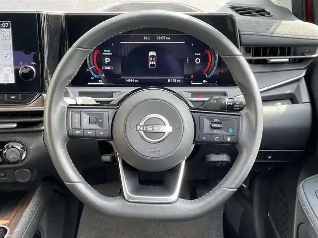 日産 オーラ G レザーエディション 岡山県 2021(令3)年 1.5万km ガーネットレッド/スーパーブラック 2トーン 登録時走行距離14994km/BOSEプレミアムサウンド/置くだけ充電/純正ディスプレイオーディオ/(AM/FM/BT/TV)/エマージェンシーブレーキ/レーンキープアシスト/BSM/クルーズコントロール/オートマチックハイビーム/ビルトインETC2.0/全方位カメラ/ドライブレコーダー/LEDヘッドライト/スペアキー/純正17インチアルミホイール/レザーシート