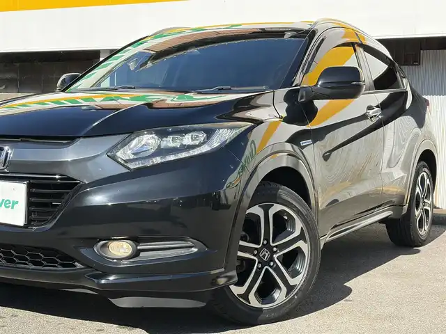 ホンダ ヴェゼル ハイブリッド Z 三重県 2014(平26)年 10.9万km クリスタルブラックパール ワンオーナー/車両接近通報装置/シティブレーキアクティブシステム/クルーズコントロール/純正インターナビ/　・Bluetooth/　・フルセグTV/　・HDMI/　・DVD/CD再生/　・USB/ルーフレール/パドルシフト/スマートキー/プッシュスタート/黒レザーシート/前席シートヒーター/LEDヘッドライト/フォグライト/オートライト/革巻きステアリング/ステアリングスイッチ/ビルトインETC/電動格納ミラー/ウィンカーミラー/電子パーキングブレーキ/オートブレーキホールド/オートワイパー/フロアマット/ドアバイザー/プライバシーガラス/横滑り防止機能/サイド/カーテンエアバック