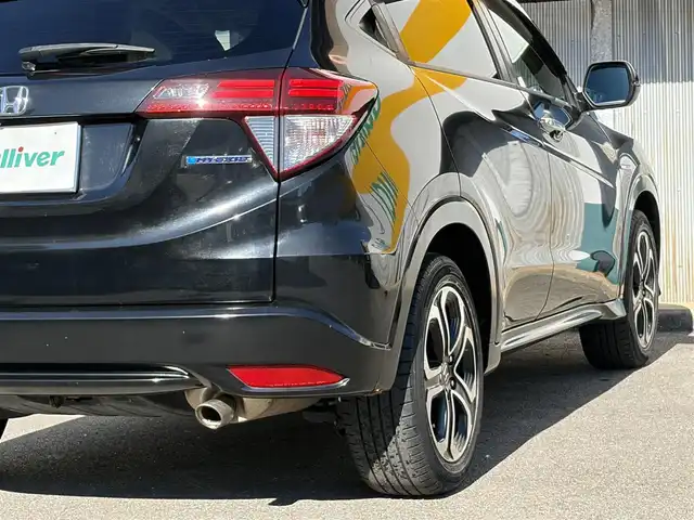 ホンダ ヴェゼル ハイブリッド Z 三重県 2014(平26)年 10.9万km クリスタルブラックパール ワンオーナー/車両接近通報装置/シティブレーキアクティブシステム/クルーズコントロール/純正インターナビ/　・Bluetooth/　・フルセグTV/　・HDMI/　・DVD/CD再生/　・USB/ルーフレール/パドルシフト/スマートキー/プッシュスタート/黒レザーシート/前席シートヒーター/LEDヘッドライト/フォグライト/オートライト/革巻きステアリング/ステアリングスイッチ/ビルトインETC/電動格納ミラー/ウィンカーミラー/電子パーキングブレーキ/オートブレーキホールド/オートワイパー/フロアマット/ドアバイザー/プライバシーガラス/横滑り防止機能/サイド/カーテンエアバック