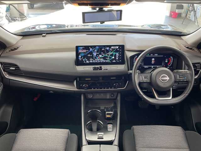 日産 エクストレイル X 兵庫県 2022(令4)年 2.6万km ダイヤモンドブラック ・プロパイロット/・ハンドル支援機能/・車線逸脱警報/・車線逸脱防止支援/・後側方車両検知警報/・後側方衝突防止支援/・前方衝突防止支援/・踏み間違い衝突防止支援/・標識認識機能/・ルート減速支援/・前後ソナー（移動物検知）/・後退時車両検知警報/・ふらつき警報/・レーダークルーズコントロール/・オートハイビーム/・デジタルインナーミラー/・12.3インチメーカーナビ＆フルセグ＆BT＆USB/・アラウンドビューモニター/・純正前後ドライブレコーダー/・ステアリングリモコン/・ステアリングヒーター/・前席シートヒーター/・ビルトインETC2.0/・スマートキー/・プッシュスタート/・AC100V/・電子パーキング/・オートホールド/・LEDヘッドライト/・オートライト/・フロアマット/・社外18インチアルミホイール