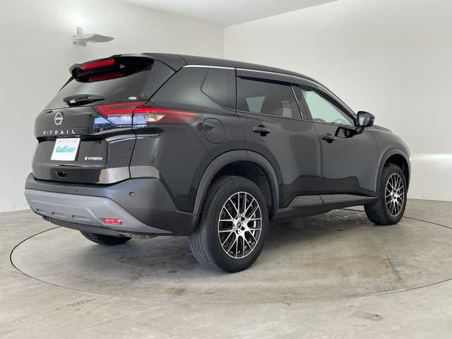 日産 エクストレイル X 兵庫県 2022(令4)年 2.6万km ダイヤモンドブラック ・プロパイロット/・ハンドル支援機能/・車線逸脱警報/・車線逸脱防止支援/・後側方車両検知警報/・後側方衝突防止支援/・前方衝突防止支援/・踏み間違い衝突防止支援/・標識認識機能/・ルート減速支援/・前後ソナー（移動物検知）/・後退時車両検知警報/・ふらつき警報/・レーダークルーズコントロール/・オートハイビーム/・デジタルインナーミラー/・12.3インチメーカーナビ＆フルセグ＆BT＆USB/・アラウンドビューモニター/・純正前後ドライブレコーダー/・ステアリングリモコン/・ステアリングヒーター/・前席シートヒーター/・ビルトインETC2.0/・スマートキー/・プッシュスタート/・AC100V/・電子パーキング/・オートホールド/・LEDヘッドライト/・オートライト/・フロアマット/・社外18インチアルミホイール