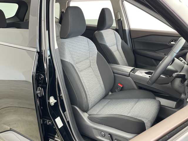 日産 エクストレイル X 兵庫県 2022(令4)年 2.6万km ダイヤモンドブラック ・プロパイロット/・ハンドル支援機能/・車線逸脱警報/・車線逸脱防止支援/・後側方車両検知警報/・後側方衝突防止支援/・前方衝突防止支援/・踏み間違い衝突防止支援/・標識認識機能/・ルート減速支援/・前後ソナー（移動物検知）/・後退時車両検知警報/・ふらつき警報/・レーダークルーズコントロール/・オートハイビーム/・デジタルインナーミラー/・12.3インチメーカーナビ＆フルセグ＆BT＆USB/・アラウンドビューモニター/・純正前後ドライブレコーダー/・ステアリングリモコン/・ステアリングヒーター/・前席シートヒーター/・ビルトインETC2.0/・スマートキー/・プッシュスタート/・AC100V/・電子パーキング/・オートホールド/・LEDヘッドライト/・オートライト/・フロアマット/・社外18インチアルミホイール