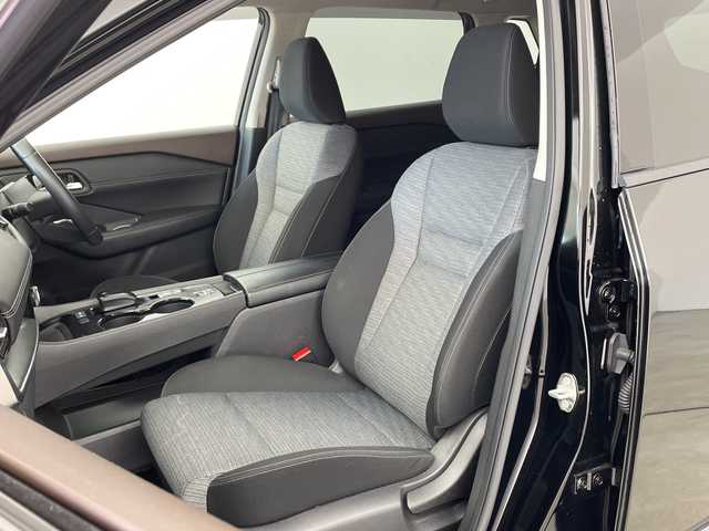 日産 エクストレイル X 兵庫県 2022(令4)年 2.6万km ダイヤモンドブラック ・プロパイロット/・ハンドル支援機能/・車線逸脱警報/・車線逸脱防止支援/・後側方車両検知警報/・後側方衝突防止支援/・前方衝突防止支援/・踏み間違い衝突防止支援/・標識認識機能/・ルート減速支援/・前後ソナー（移動物検知）/・後退時車両検知警報/・ふらつき警報/・レーダークルーズコントロール/・オートハイビーム/・デジタルインナーミラー/・12.3インチメーカーナビ＆フルセグ＆BT＆USB/・アラウンドビューモニター/・純正前後ドライブレコーダー/・ステアリングリモコン/・ステアリングヒーター/・前席シートヒーター/・ビルトインETC2.0/・スマートキー/・プッシュスタート/・AC100V/・電子パーキング/・オートホールド/・LEDヘッドライト/・オートライト/・フロアマット/・社外18インチアルミホイール