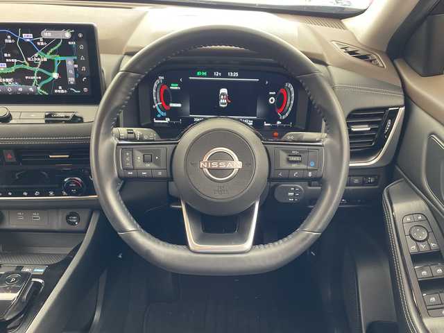 日産 エクストレイル X 兵庫県 2022(令4)年 2.6万km ダイヤモンドブラック ・プロパイロット/・ハンドル支援機能/・車線逸脱警報/・車線逸脱防止支援/・後側方車両検知警報/・後側方衝突防止支援/・前方衝突防止支援/・踏み間違い衝突防止支援/・標識認識機能/・ルート減速支援/・前後ソナー（移動物検知）/・後退時車両検知警報/・ふらつき警報/・レーダークルーズコントロール/・オートハイビーム/・デジタルインナーミラー/・12.3インチメーカーナビ＆フルセグ＆BT＆USB/・アラウンドビューモニター/・純正前後ドライブレコーダー/・ステアリングリモコン/・ステアリングヒーター/・前席シートヒーター/・ビルトインETC2.0/・スマートキー/・プッシュスタート/・AC100V/・電子パーキング/・オートホールド/・LEDヘッドライト/・オートライト/・フロアマット/・社外18インチアルミホイール