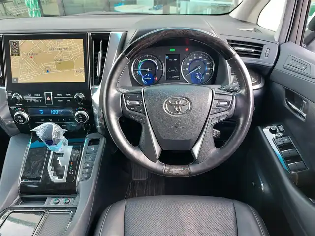 トヨタ アルファードハイブリット SR Cパッケージ 東京都 2021(令3)年 2.3万km ホワイトパールクリスタルシャイン 純正メーカーオプション１０．５インチナビ/（CD/DVD/BT/フルセグ/USB)/ＪＢＬサウンド/パノラミックビューモニター/サンルーフ/三眼ＬＥＤヘッドライト/ＡＣ１００Ｖ/Toyota Safety Sense/・プリクラッシュセーフティ/・レーントレーシングアシスト/・レーダークルーズコントロール/・オートマチックハイビーム/・アダプティブハイビームシステム/・ブラインドスポットモニター/・パーキングアシスト/合皮シート/パワーシート（運転席/助手席/2列目席）/シートメモリー/シートヒーター/シートベンチレーション/オットマン/デジタルインナーミラー/ビルトインＥＴＣ2.0/パワーバックドア/ナノイー/純正フロアマット/純正17インチAW