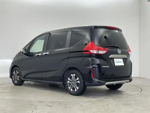 ホンダ フリード クロスター ホンダセンシング 埼玉県 2020(令2)年 5.7万km クリスタルブラックパール 純正９インチナビ　バックカメラ　ビルトインＥＴＣ　前後ドライブレコーダー　ホンダセンシング　アダプティブクルーズコントロール　シートヒーター　ハーフレザー　純正アルミホイール　オートライト　ＬＥＤ