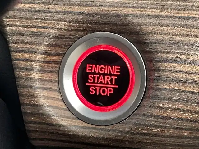 ホンダ フリード クロスター ホンダセンシング 埼玉県 2020(令2)年 5.7万km クリスタルブラックパール 純正９インチナビ　バックカメラ　ビルトインＥＴＣ　前後ドライブレコーダー　ホンダセンシング　アダプティブクルーズコントロール　シートヒーター　ハーフレザー　純正アルミホイール　オートライト　ＬＥＤ