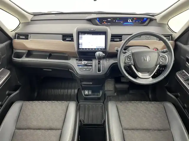 ホンダ フリード クロスター ホンダセンシング 埼玉県 2020(令2)年 5.7万km クリスタルブラックパール 純正９インチナビ　バックカメラ　ビルトインＥＴＣ　前後ドライブレコーダー　ホンダセンシング　アダプティブクルーズコントロール　シートヒーター　ハーフレザー　純正アルミホイール　オートライト　ＬＥＤ