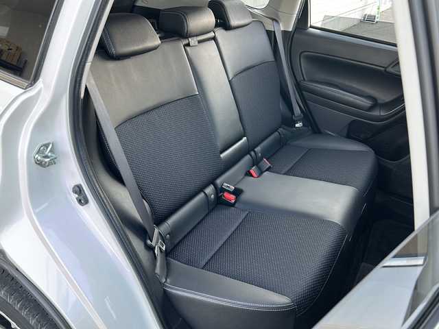 スバル フォレスター 2．0XT アイサイト 富山県 2013(平25)年 6.7万km サテンホワイトパール ワンオーナー/衝突軽減ブレーキ/社外ナビ　bluetooth dvd cd フルセグTV/LEDヘッドライト/D＋N席パワーシート/ハーフレザー/純正18インチアルミホイル/純正フロアマット/純正ドアバイザー/パドルシフト/ステアリングスイッチ/ビルドインETC/取扱説明書/保証書