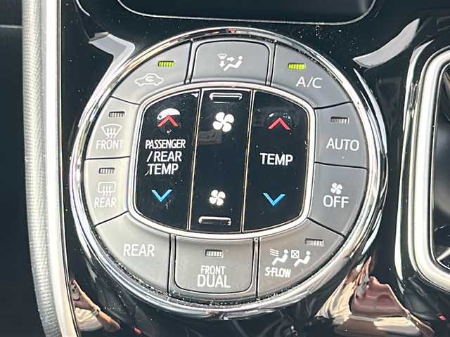 トヨタ エスクァイア ハイブリッド Gi 福島県 2018(平30)年 12.1万km スパークリングブラックパールクリスタルシャイン セーフティセンス　ＡＬＰＩＮＥ９インチナビ　ＡＬＰＩＮＥフリップダウンモニター　ダブルゾーン再生　両側電動スライド　ワイパーデアイサー　バックＣ　フルセグ　シートヒーター　ＵＳＢポート４個　クルコン