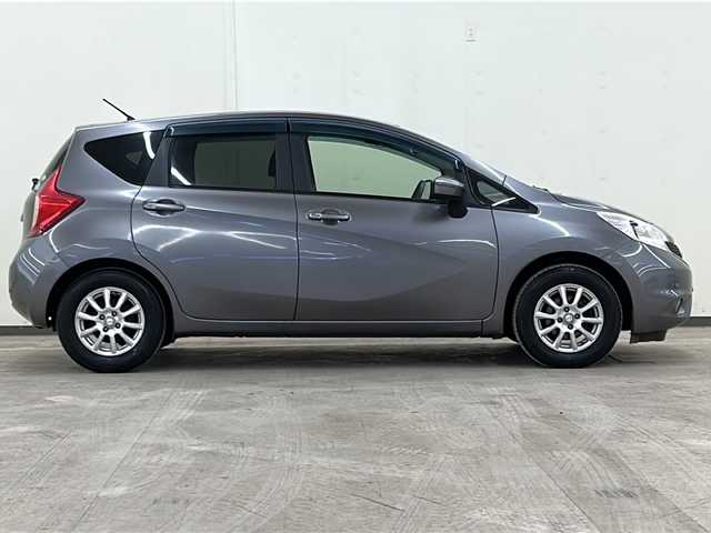 日産 ノート XVセレ +セーフ 道央・札幌 2014(平26)年 5万km ダークメタルグレー /純正CDオーディオ//前後ドライブレコーダー//フォグランプ//横滑り防止装置//レーンキープアシスト//衝突被害軽減システム//パワーステアリング//パワーウィンドウ//純正ドアバイザー//社外アルミホイール14インチ//純正LEDライト//コーナーセンサー//ダブルエアバック//アイドリングストップ//スマートキー//スペアキー1本//エンジンスタートボタン//純正フロアマット//オートエアコン