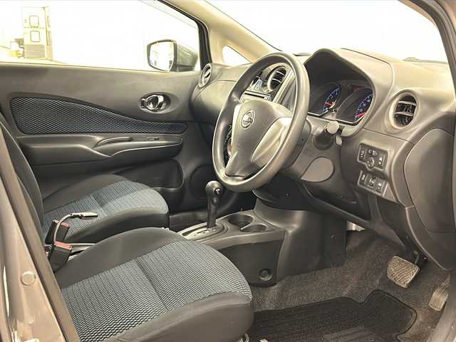 日産 ノート XVセレ +セーフ 道央・札幌 2014(平26)年 5万km ダークメタルグレー /純正CDオーディオ//前後ドライブレコーダー//フォグランプ//横滑り防止装置//レーンキープアシスト//衝突被害軽減システム//パワーステアリング//パワーウィンドウ//純正ドアバイザー//社外アルミホイール14インチ//純正LEDライト//コーナーセンサー//ダブルエアバック//アイドリングストップ//スマートキー//スペアキー1本//エンジンスタートボタン//純正フロアマット//オートエアコン