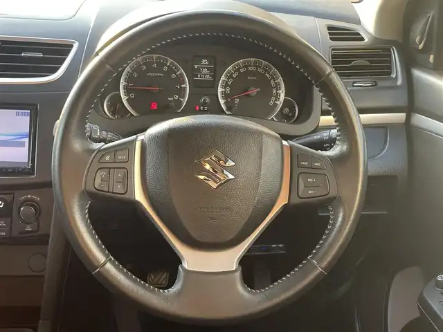 スズキ スイフト RS 愛知県 2016(平28)年 9.8万km プレミアムシルバーメタリック 社外メモリナビ（KXM-E500）/AMFM/CD/DVD/フルセグ/BT/USB/SD/ETC/クルーズコントロール/プッシュスタート/純正16インチAW/純正フロアマット/電動格納ミラー/ISOFIX/HIDヘッドライト/保証書/取扱説明書/スペアキー