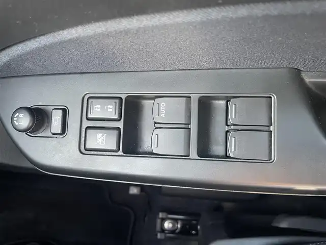 スズキ スイフト RS 愛知県 2016(平28)年 9.8万km プレミアムシルバーメタリック 社外メモリナビ（KXM-E500）/AMFM/CD/DVD/フルセグ/BT/USB/SD/ETC/クルーズコントロール/プッシュスタート/純正16インチAW/純正フロアマット/電動格納ミラー/ISOFIX/HIDヘッドライト/保証書/取扱説明書/スペアキー