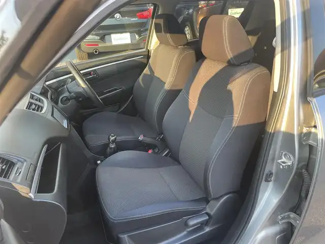 スズキ スイフト RS 愛知県 2016(平28)年 9.8万km プレミアムシルバーメタリック 社外メモリナビ（KXM-E500）/AMFM/CD/DVD/フルセグ/BT/USB/SD/ETC/クルーズコントロール/プッシュスタート/純正16インチAW/純正フロアマット/電動格納ミラー/ISOFIX/HIDヘッドライト/保証書/取扱説明書/スペアキー
