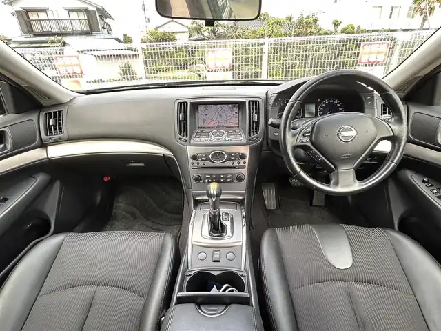 日産 スカイライン 250GT 静岡県 2010(平22)年 6.8万km スーパーブラック ユーザー買取車両/純正ナビ/【AM/FM/CD/TV】/社外19インチAW/ローダウン/MTモード付AT/SNOWモード/バックカメラ/左サイドカメラ/ETC/USB入力端子/純正フロアマット/パワーシート/ハーフレザーシート/横滑り防止装置/VDCモード/保証書/取扱説明書