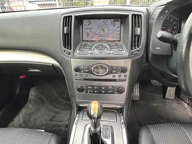 日産 スカイライン 250GT 静岡県 2010(平22)年 6.8万km スーパーブラック ユーザー買取車両/純正ナビ/【AM/FM/CD/TV】/社外19インチAW/ローダウン/MTモード付AT/SNOWモード/バックカメラ/左サイドカメラ/ETC/USB入力端子/純正フロアマット/パワーシート/ハーフレザーシート/横滑り防止装置/VDCモード/保証書/取扱説明書