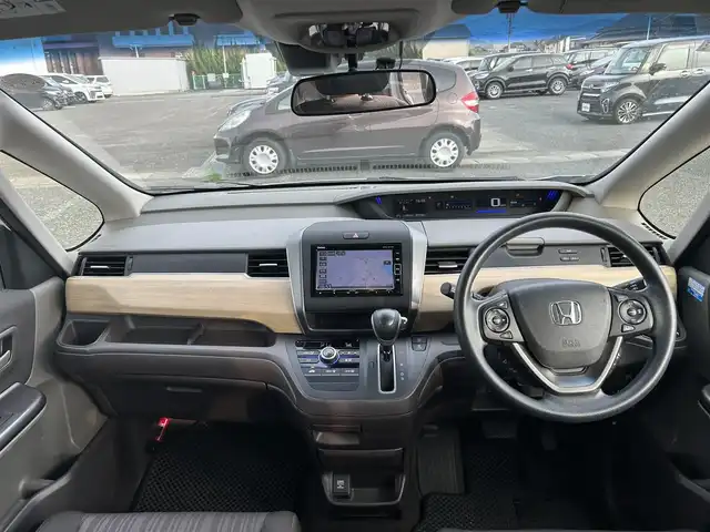 ホンダ フリード G ホンダセンシング 熊本県 2018(平30)年 8万km ホワイトオーキッドパール 純正SDナビDTV/・CD/DVD/SD/BT/フルセグ/バックカメラ/両側パワースライドドア/ドライブレコーダー/LEDライト/ビルトインETC/ウィンカードアミラー/ステアリングリモコン/ACC/ホンダセンシング/・衝突軽減ブレーキ/・誤発進抑制機能/・歩行者事故低減ステアリング/・路外逸脱抑制機能/・アダプティブクルーズコントロール/木目調パネル/マット/バイザー/スマートキー/保証書/取説/スマートキー