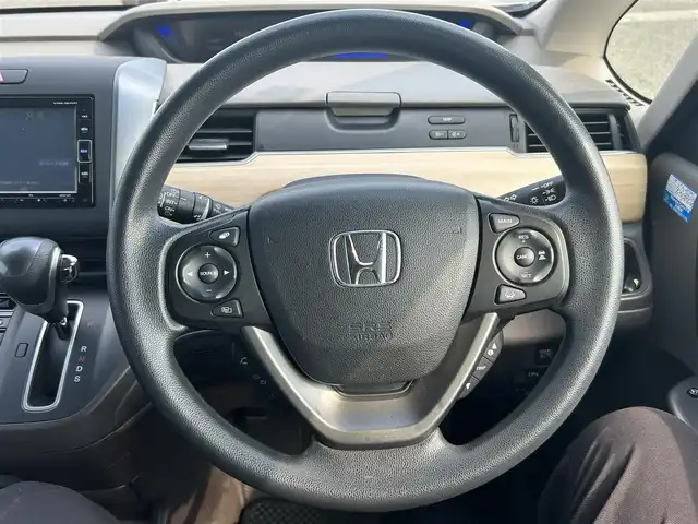 ホンダ フリード G ホンダセンシング 熊本県 2018(平30)年 8万km ホワイトオーキッドパール 純正SDナビDTV/・CD/DVD/SD/BT/フルセグ/バックカメラ/両側パワースライドドア/ドライブレコーダー/LEDライト/ビルトインETC/ウィンカードアミラー/ステアリングリモコン/ACC/ホンダセンシング/・衝突軽減ブレーキ/・誤発進抑制機能/・歩行者事故低減ステアリング/・路外逸脱抑制機能/・アダプティブクルーズコントロール/木目調パネル/マット/バイザー/スマートキー/保証書/取説/スマートキー
