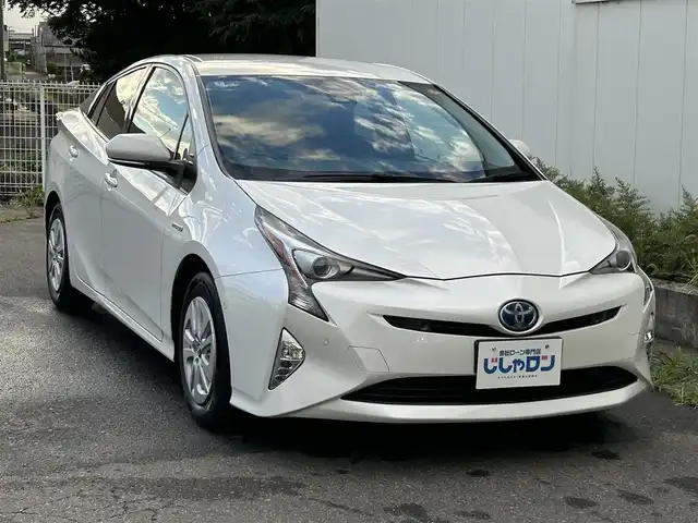 トヨタ プリウス Sセーフティプラス 福島県 2017(平29)年 13.7万km ホワイトパールクリスタルシャイン (株)IDOMが運営する【じしゃロン福島店】の自社ローン専用車両になります。こちらは現金またはオートローンご利用時の価格です。自社ローンご希望の方は別途その旨お申付け下さい/純正ナビ/フルセグテレビ/クルーズコントロール/オートハイビーム/運転モード切替/ETC/ステアリングリモコン/コーナーセンサー