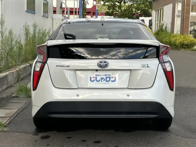 トヨタ プリウス Sセーフティプラス 福島県 2017(平29)年 13.7万km ホワイトパールクリスタルシャイン (株)IDOMが運営する【じしゃロン福島店】の自社ローン専用車両になります。こちらは現金またはオートローンご利用時の価格です。自社ローンご希望の方は別途その旨お申付け下さい/純正ナビ/フルセグテレビ/クルーズコントロール/オートハイビーム/運転モード切替/ETC/ステアリングリモコン/コーナーセンサー