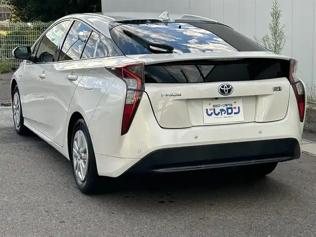 トヨタ プリウス Sセーフティプラス 福島県 2017(平29)年 13.7万km ホワイトパールクリスタルシャイン (株)IDOMが運営する【じしゃロン福島店】の自社ローン専用車両になります。こちらは現金またはオートローンご利用時の価格です。自社ローンご希望の方は別途その旨お申付け下さい/純正ナビ/フルセグテレビ/クルーズコントロール/オートハイビーム/運転モード切替/ETC/ステアリングリモコン/コーナーセンサー