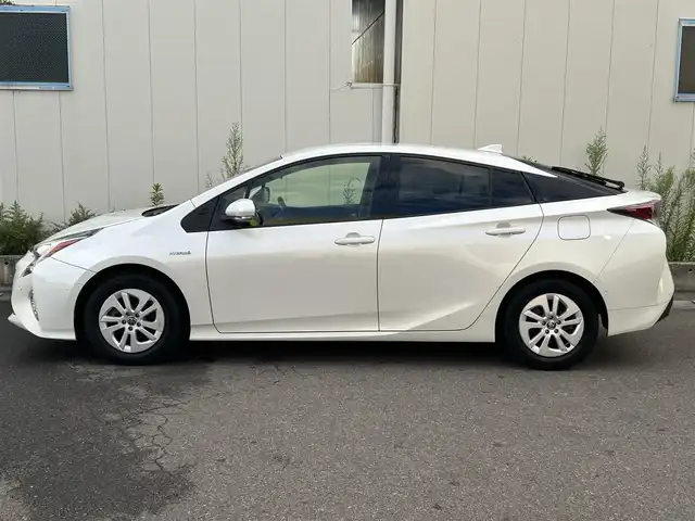 トヨタ プリウス Sセーフティプラス 福島県 2017(平29)年 13.7万km ホワイトパールクリスタルシャイン (株)IDOMが運営する【じしゃロン福島店】の自社ローン専用車両になります。こちらは現金またはオートローンご利用時の価格です。自社ローンご希望の方は別途その旨お申付け下さい/純正ナビ/フルセグテレビ/クルーズコントロール/オートハイビーム/運転モード切替/ETC/ステアリングリモコン/コーナーセンサー