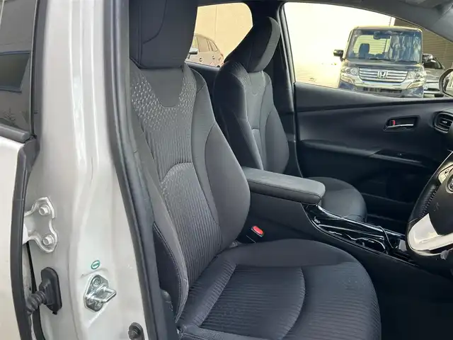 トヨタ プリウス Sセーフティプラス 福島県 2017(平29)年 13.7万km ホワイトパールクリスタルシャイン (株)IDOMが運営する【じしゃロン福島店】の自社ローン専用車両になります。こちらは現金またはオートローンご利用時の価格です。自社ローンご希望の方は別途その旨お申付け下さい/純正ナビ/フルセグテレビ/クルーズコントロール/オートハイビーム/運転モード切替/ETC/ステアリングリモコン/コーナーセンサー